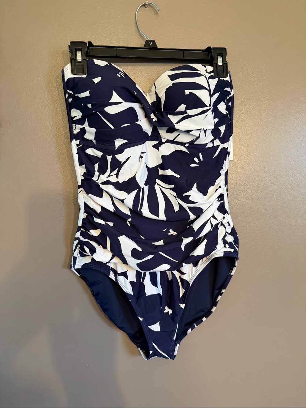 Anne Cole swimsuit one piece navy blue and white. Strapless.